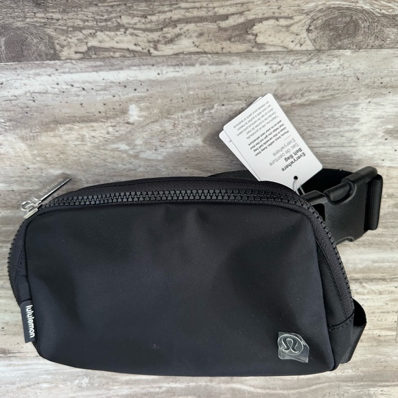Lululemon everywhere belt bag - Picture 3 of 6